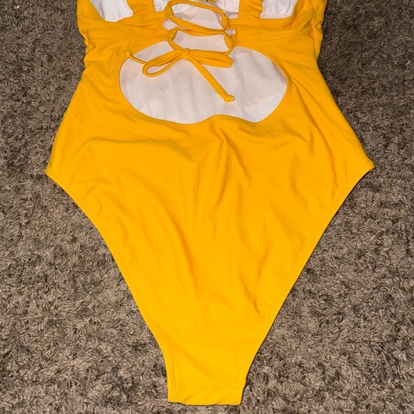 Cupshe Ruffle One Piece - Picture 3 of 5